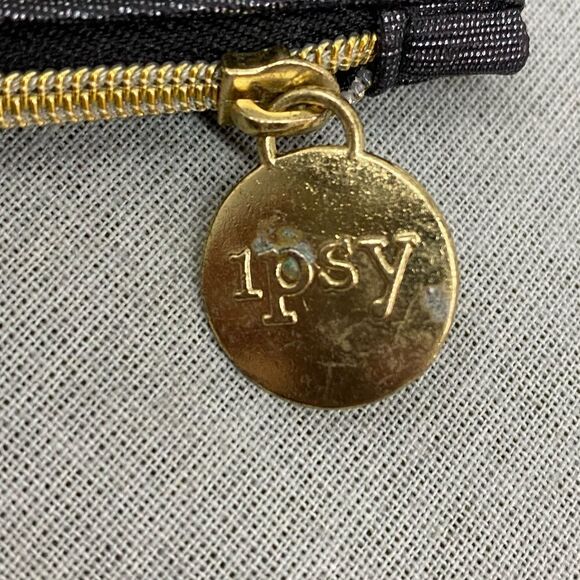 Ipsy Gold and Silver Ladies Makeup Bag - Picture 4 of 9